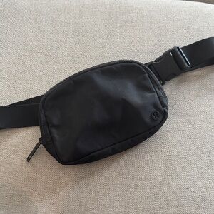 lululemon everywhere belt bag